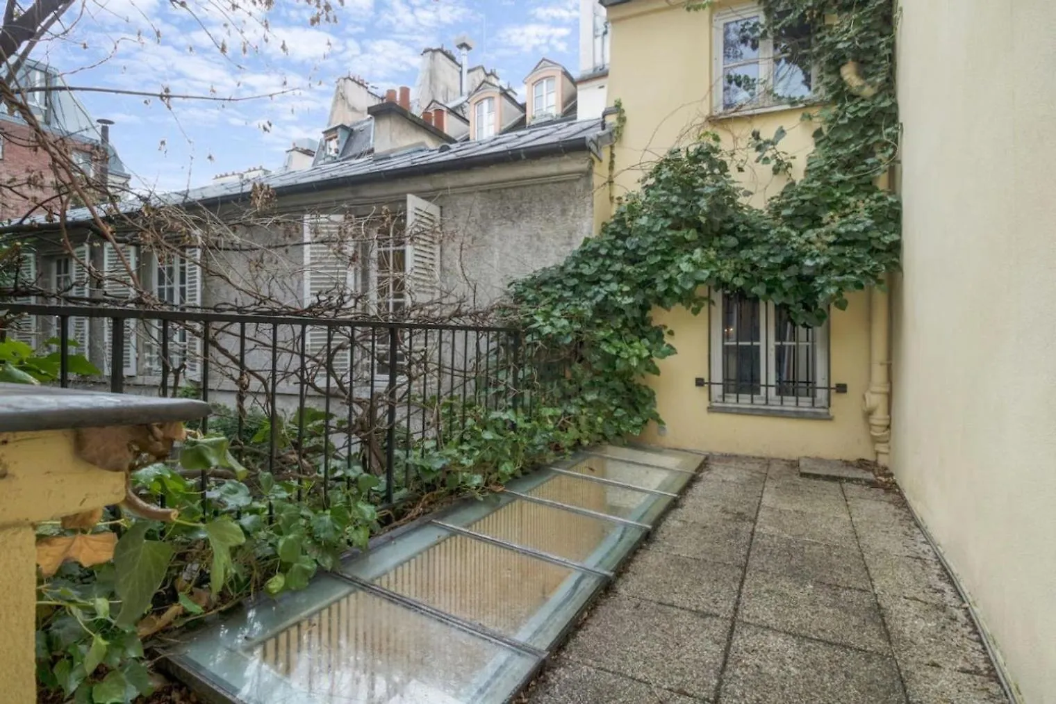 Superb Duplex Located On Rue Mouffetard Apartment Paris